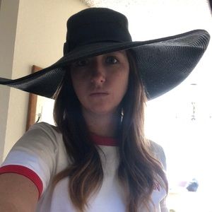 New black floppy hat